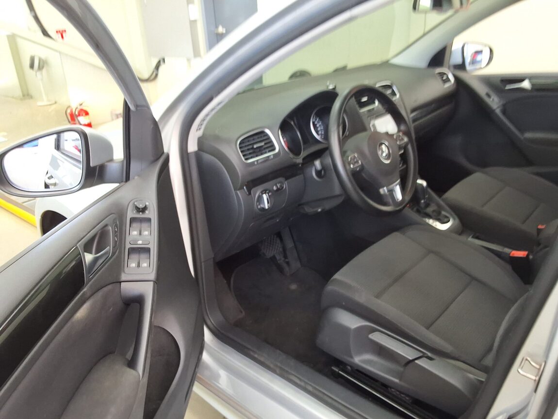 VOLKSWAGEN GOLF (6TH GEN) 1.6 TDI BLUEMOTION STYLE EDITION 2013 - zdjęcie 11
