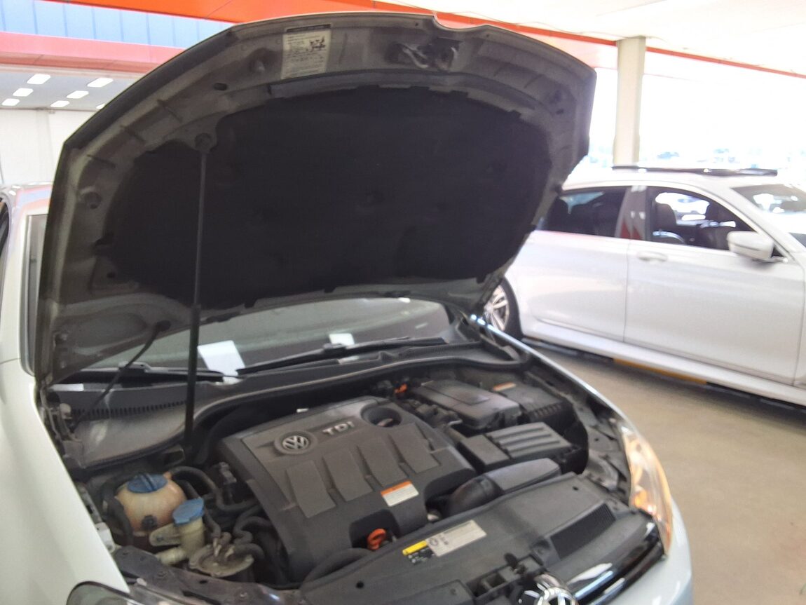 VOLKSWAGEN GOLF (6TH GEN) 1.6 TDI BLUEMOTION STYLE EDITION 2013 - zdjęcie 18