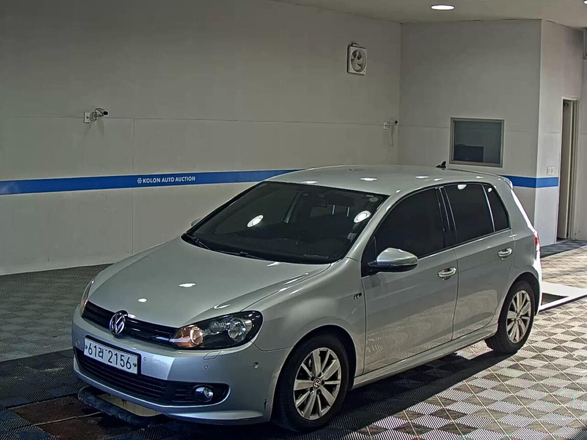VOLKSWAGEN GOLF (6TH GEN) 1.6 TDI BLUEMOTION STYLE EDITION 2013 - zdjęcie 2