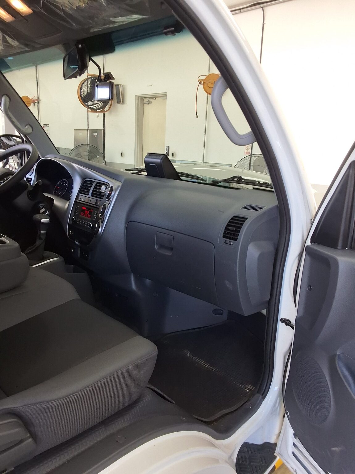 KIA THE NEW BONGO III CARGO 1 TON LPG KING CAB EXTRA LONG WHEELBASE L LITE 2025 - zdjęcie 12