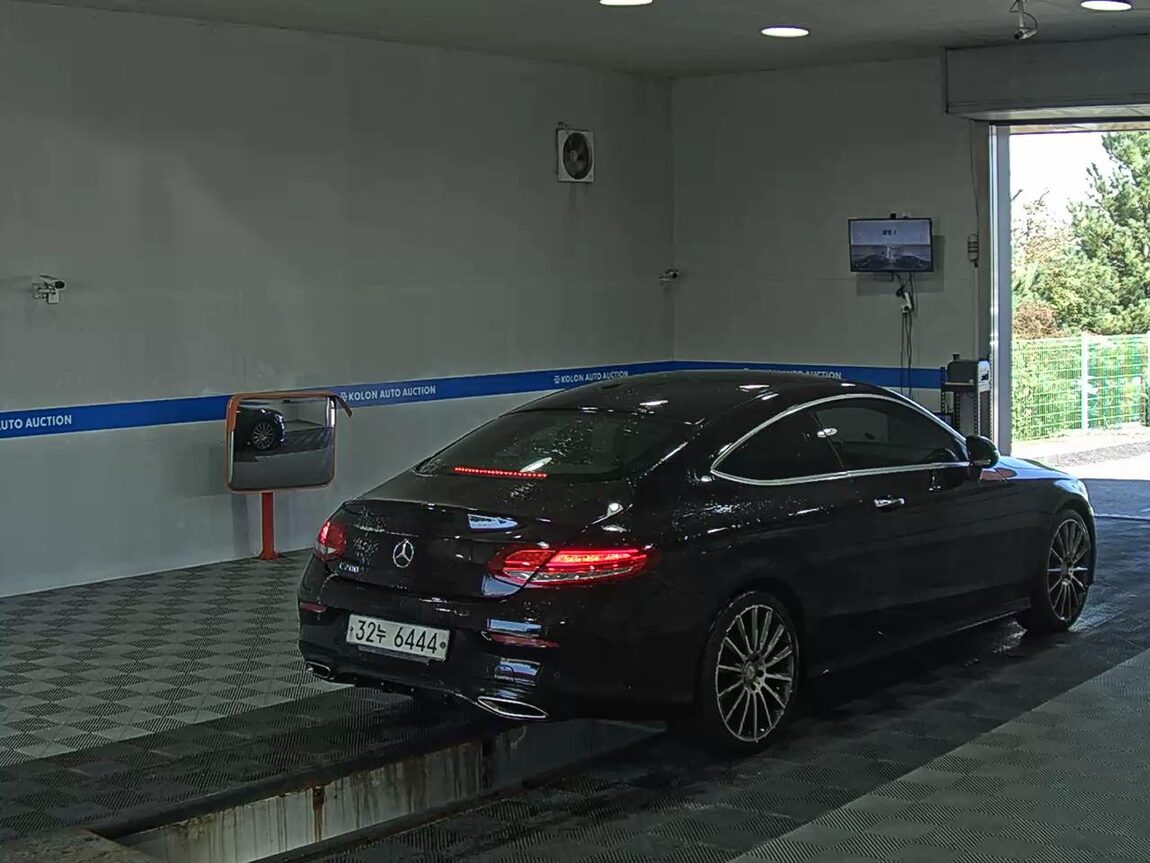 MERCEDES-BENZ C-CLASS (4TH GEN) C200 COUPE 2016 - zdjęcie 5