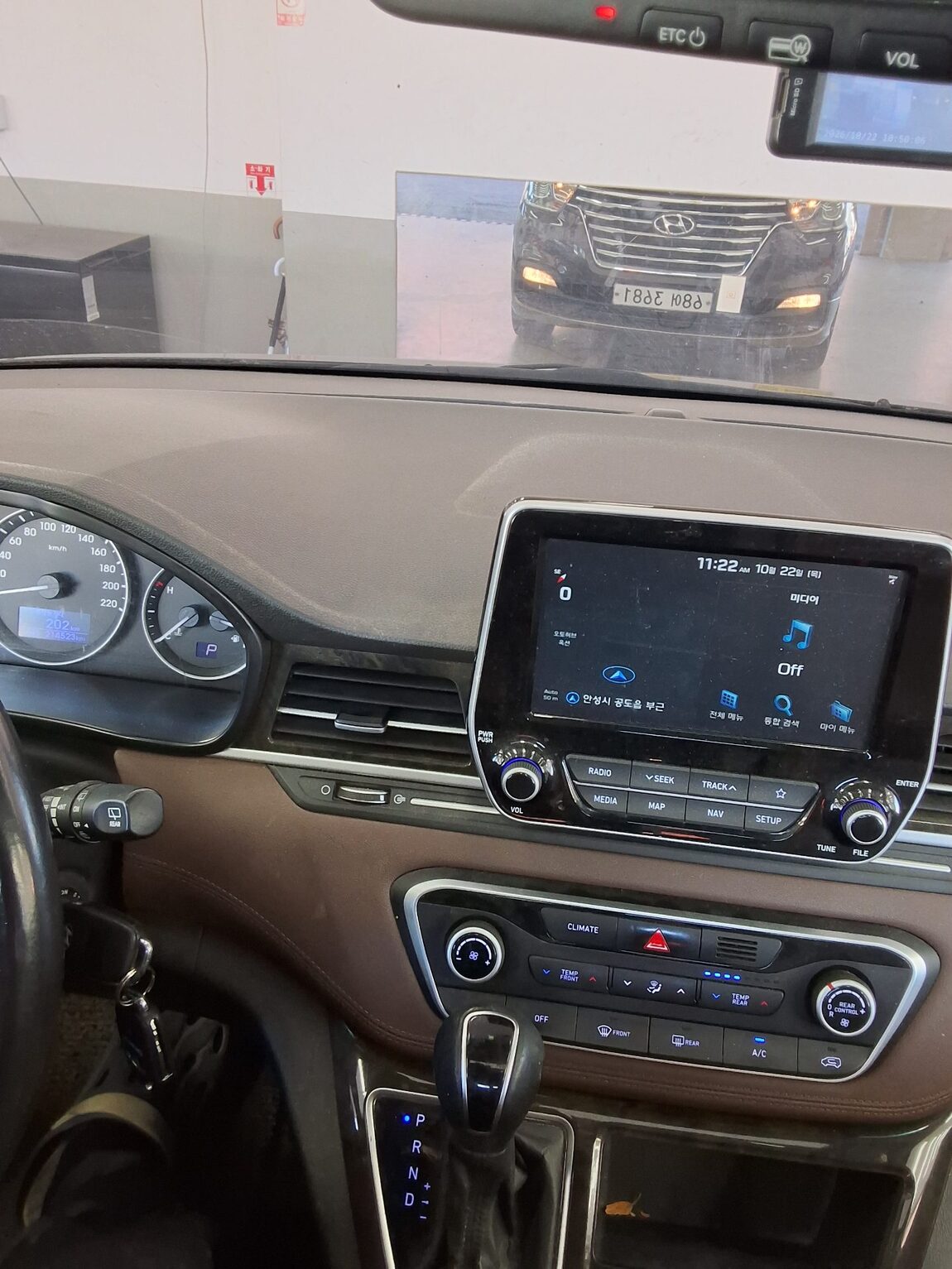 HYUNDAI THE NEW GRAND STAREX 9-SEATER DIESEL EXCLUSIVE 2018 - zdjęcie 17