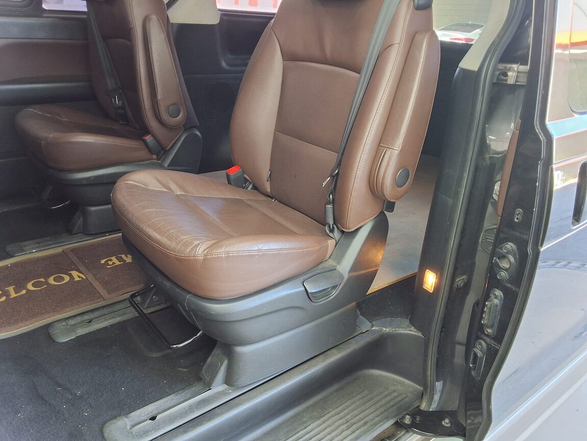 HYUNDAI THE NEW GRAND STAREX 9-SEATER DIESEL EXCLUSIVE 2018 - zdjęcie 12
