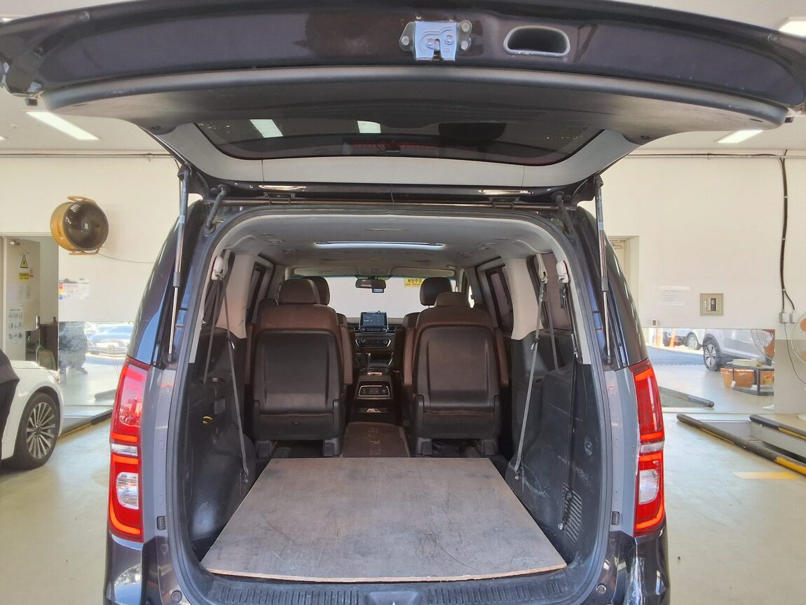 HYUNDAI THE NEW GRAND STAREX 9-SEATER DIESEL EXCLUSIVE 2018 - zdjęcie 15