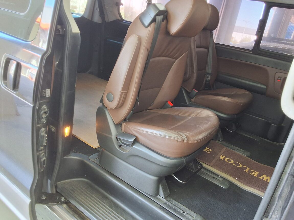 HYUNDAI THE NEW GRAND STAREX 9-SEATER DIESEL EXCLUSIVE 2018 - zdjęcie 13