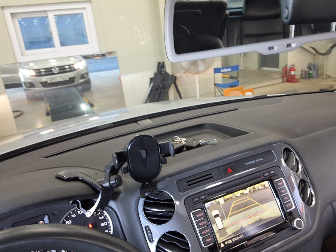 VOLKSWAGEN TIGUAN 2.0 TDI BLUEMOTION PREMIUM 2012 - zdjęcie 25