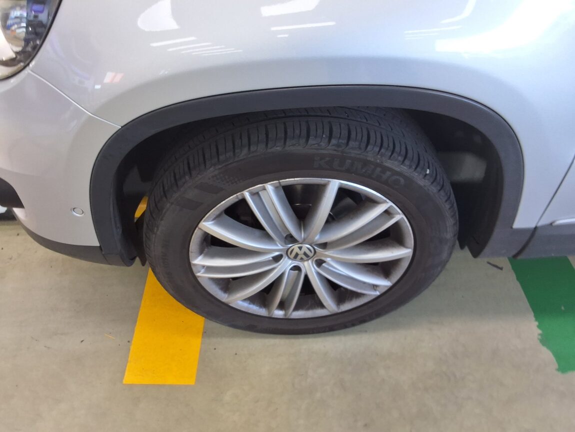 VOLKSWAGEN TIGUAN 2.0 TDI BLUEMOTION PREMIUM 2012 - zdjęcie 19