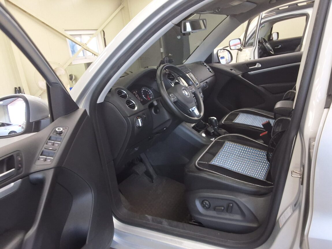 VOLKSWAGEN TIGUAN 2.0 TDI BLUEMOTION PREMIUM 2012 - zdjęcie 11