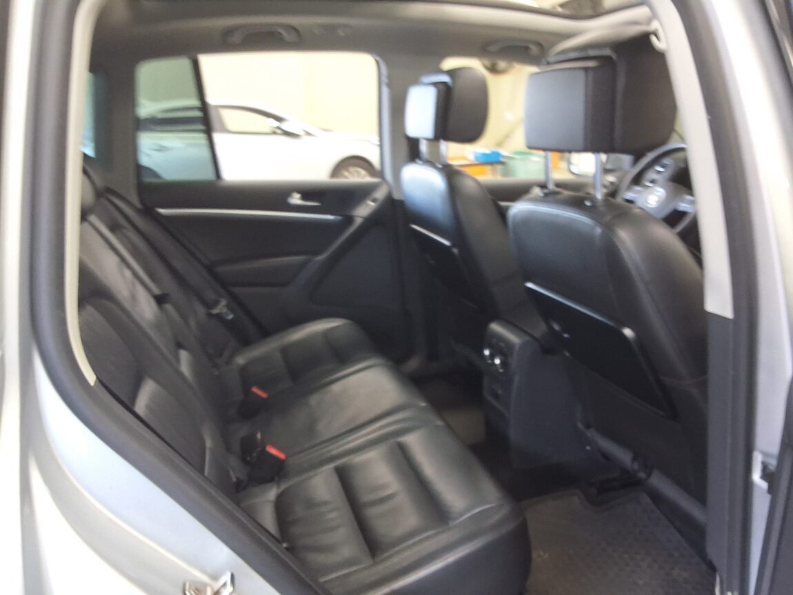 VOLKSWAGEN TIGUAN 2.0 TDI BLUEMOTION PREMIUM 2012 - zdjęcie 14