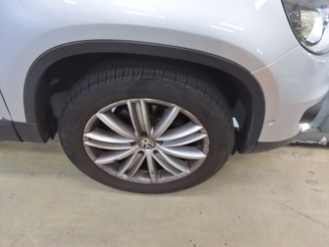 VOLKSWAGEN TIGUAN 2.0 TDI BLUEMOTION PREMIUM 2012 - zdjęcie 21