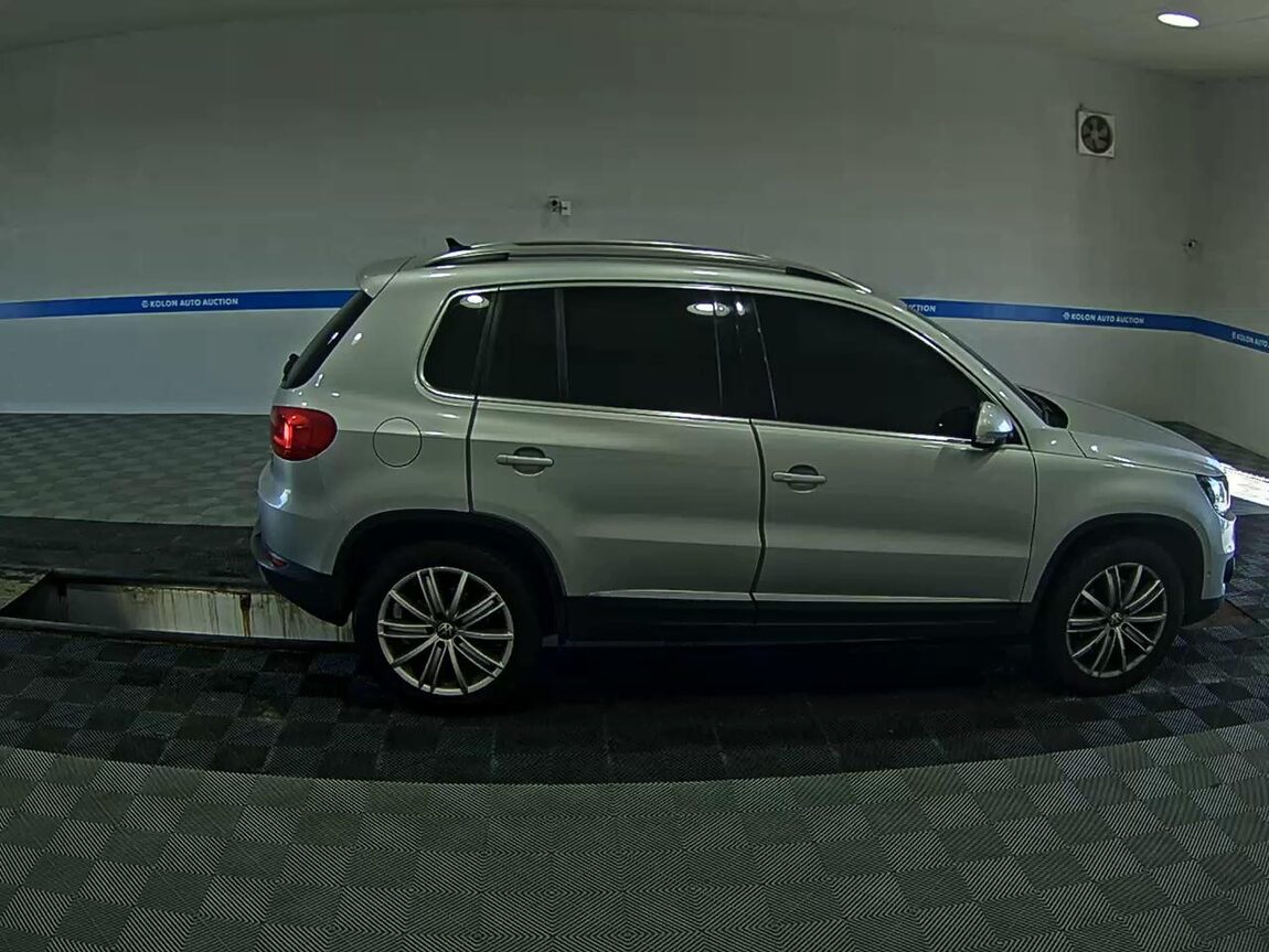 VOLKSWAGEN TIGUAN 2.0 TDI BLUEMOTION PREMIUM 2012 - zdjęcie 4