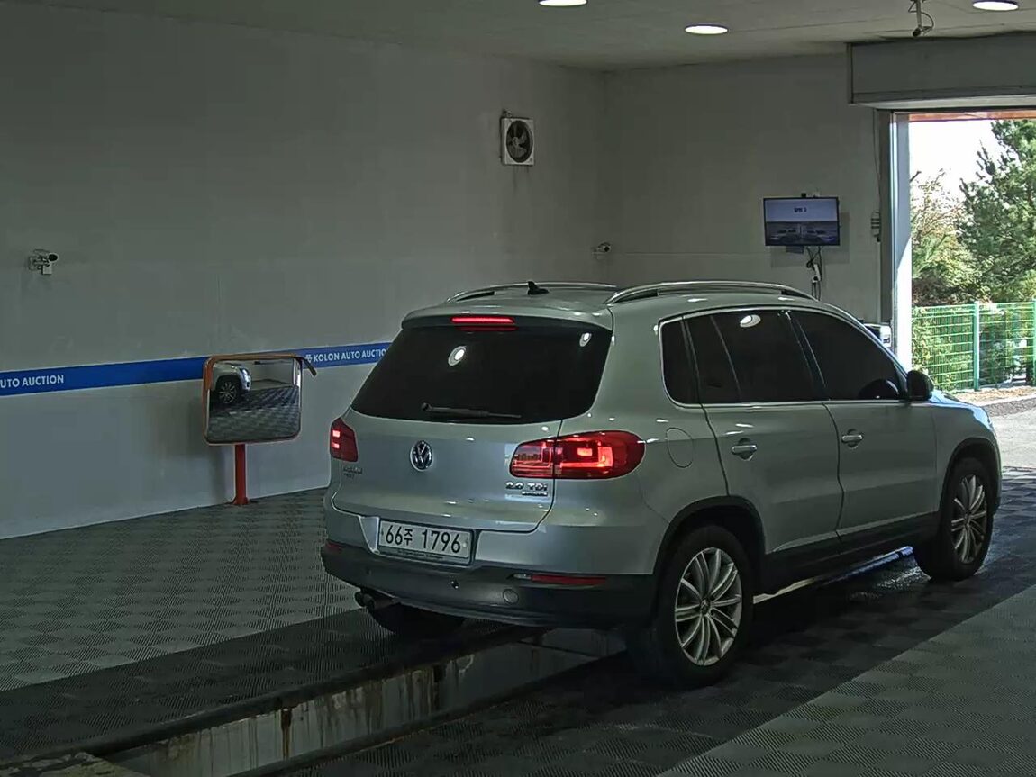 VOLKSWAGEN TIGUAN 2.0 TDI BLUEMOTION PREMIUM 2012 - zdjęcie 5