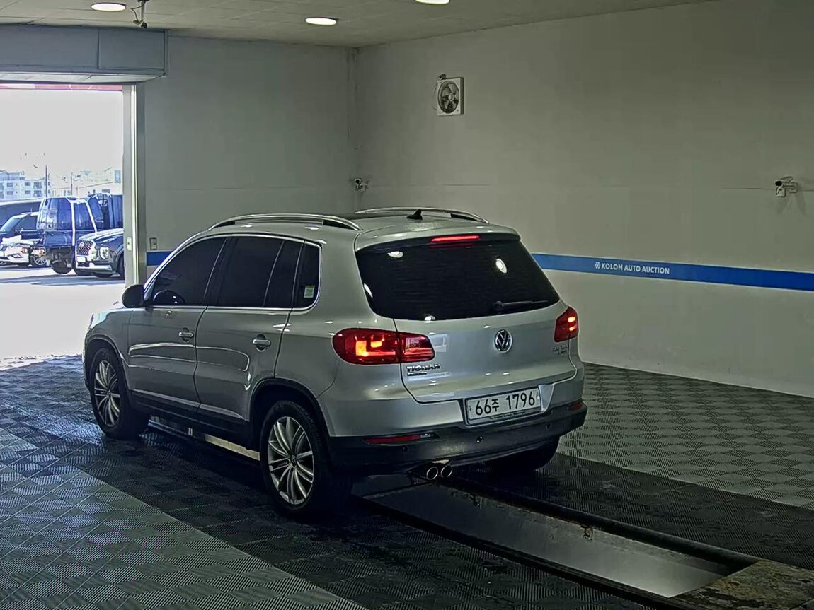 VOLKSWAGEN TIGUAN 2.0 TDI BLUEMOTION PREMIUM 2012 - zdjęcie 6