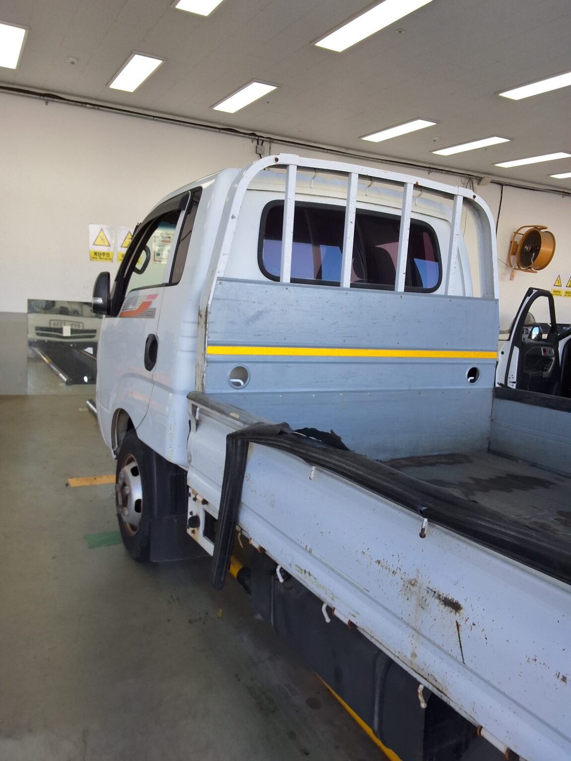 KIA BONGO III CARGO 1.2 TON KING CAB EXTRA LONG WHEELBASE 2017 - zdjęcie 24