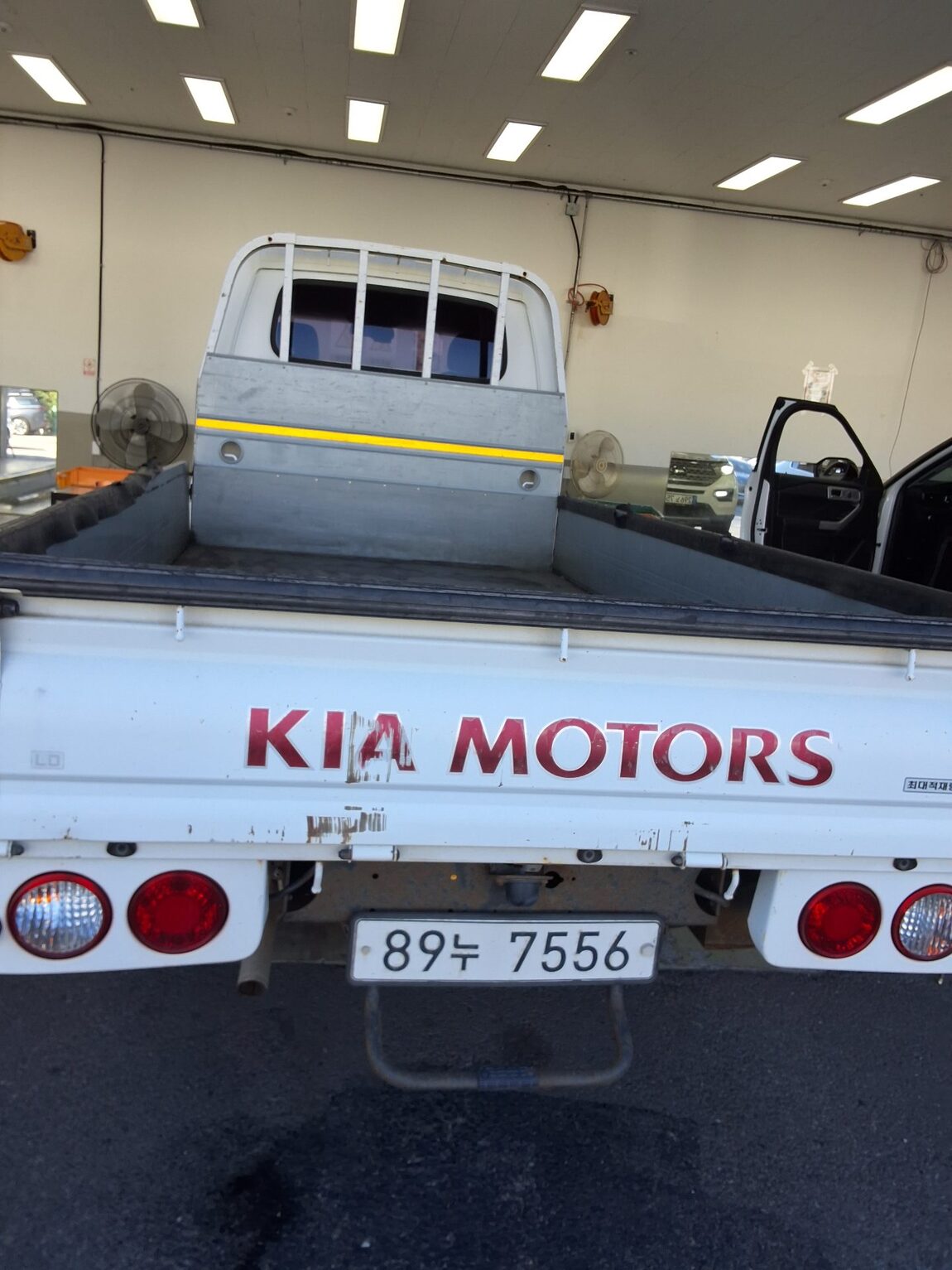 KIA BONGO III CARGO 1.2 TON KING CAB EXTRA LONG WHEELBASE 2017 - zdjęcie 13