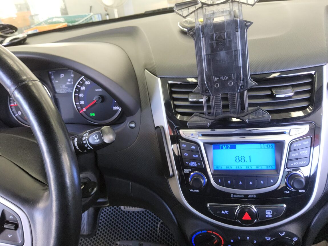 HYUNDAI NEW ACCENT 1.4 VVT MODERN 2015 - zdjęcie 17