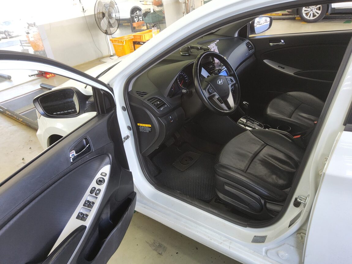 HYUNDAI NEW ACCENT 1.4 VVT MODERN 2015 - zdjęcie 10