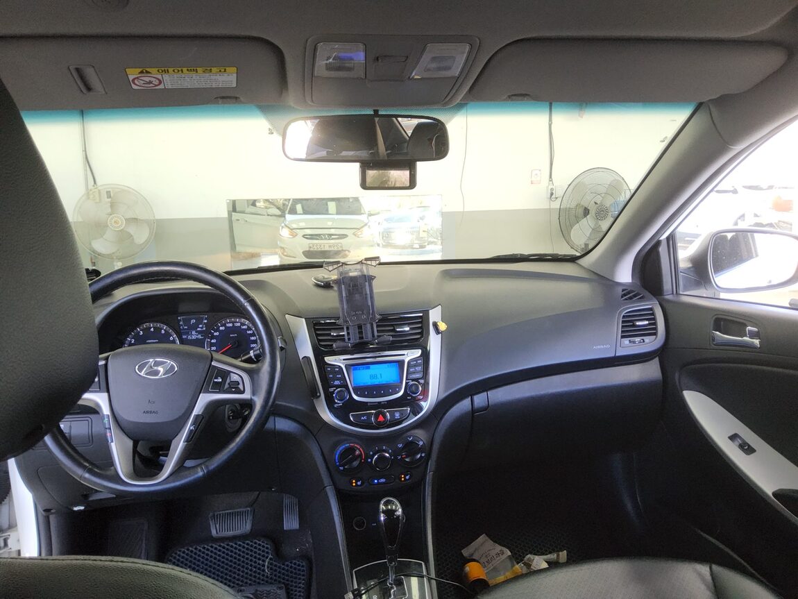 HYUNDAI NEW ACCENT 1.4 VVT MODERN 2015 - zdjęcie 11
