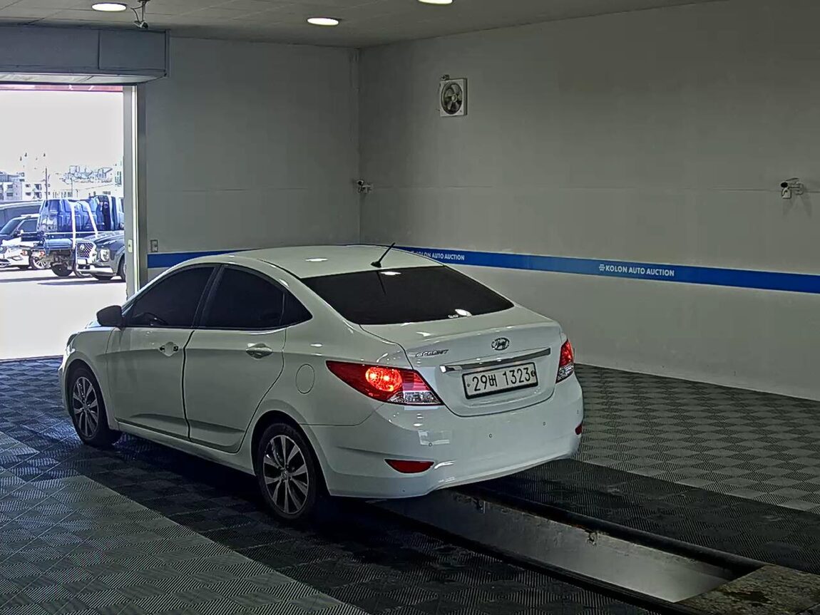 HYUNDAI NEW ACCENT 1.4 VVT MODERN 2015 - zdjęcie 6