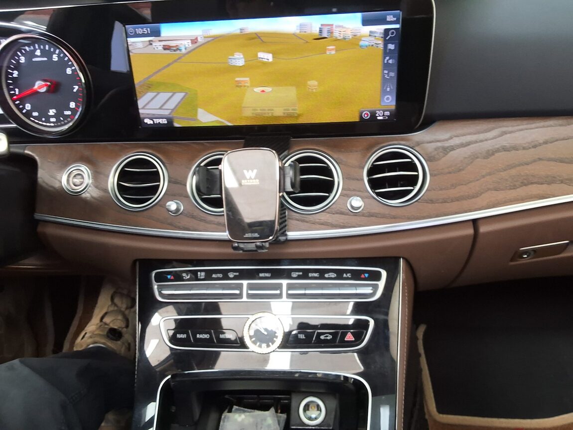 MERCEDES-BENZ E-CLASS (5TH GEN) E300 EXCLUSIVE 2018 - zdjęcie 24