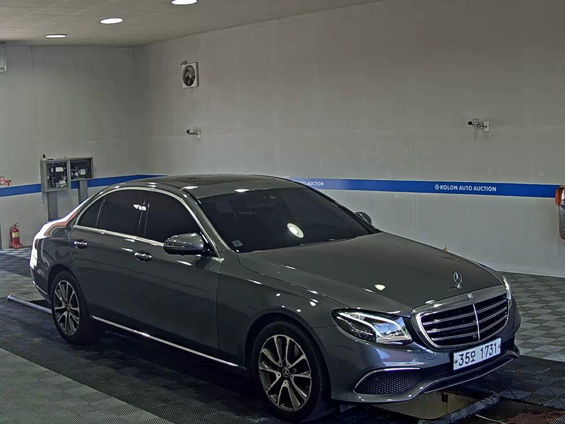 MERCEDES-BENZ E-CLASS (5TH GEN) E300 EXCLUSIVE 2018 - zdjęcie 3
