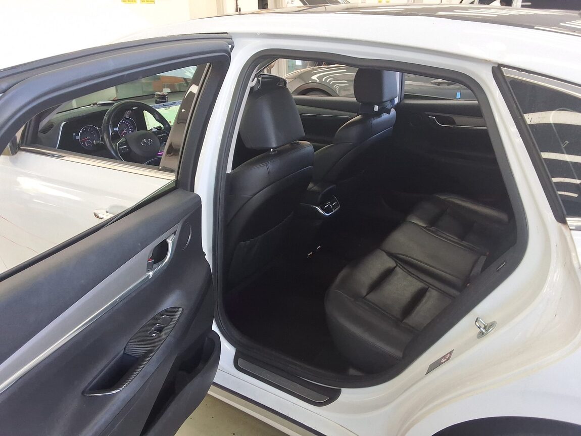 HYUNDAI THE NEW GRANDEUR IG LPi 3.0 RENTAL CAR MODERN 2021 - zdjęcie 12