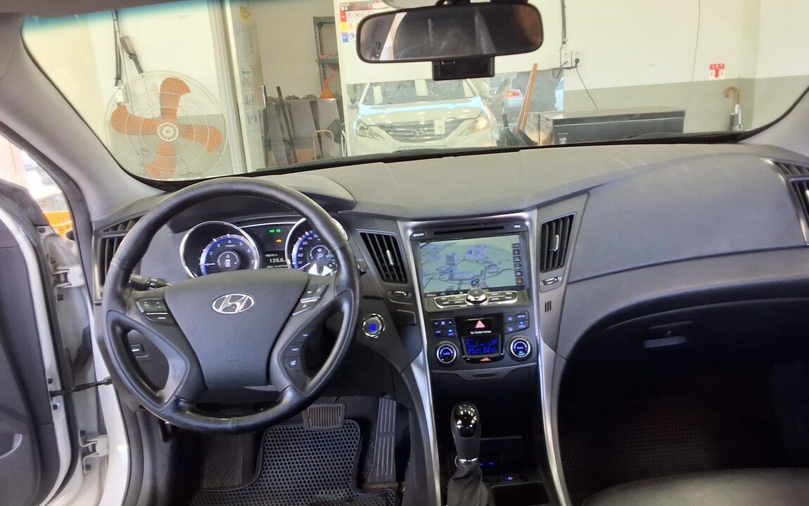 HYUNDAI SONATA THE BRILLIANT LPi DISABLED VEHICLE MODERN 2013 - zdjęcie 11