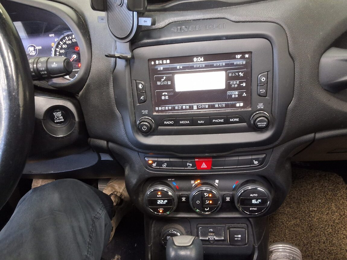 JEEP RENEGADE 2.0 DIESEL AWD LONGITUDE 2016 - zdjęcie 24