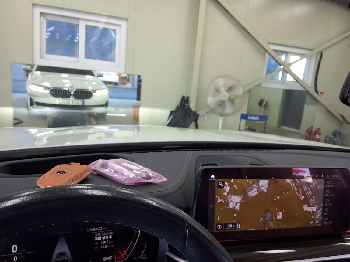 BMW 5 SERIES (7TH GEN) 520i LUXURY 2021 - zdjęcie 25
