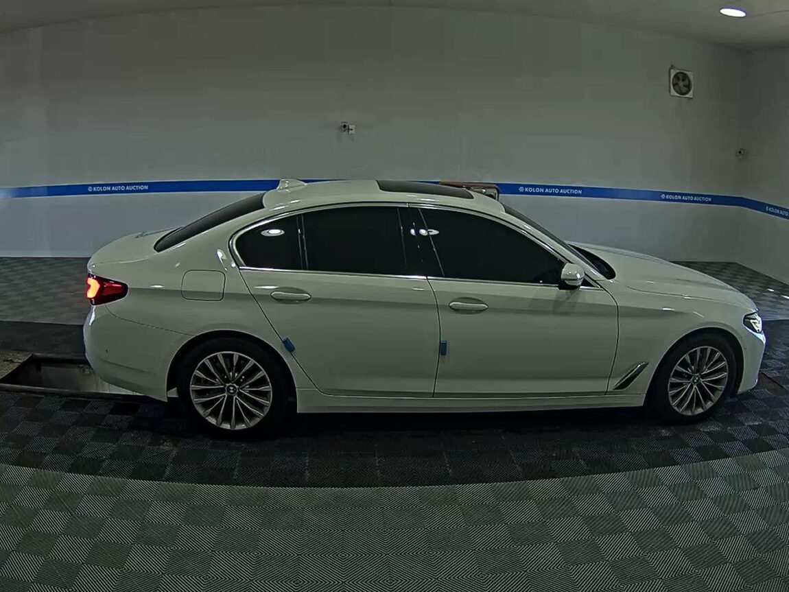 BMW 5 SERIES (7TH GEN) 520i LUXURY 2021 - zdjęcie 4