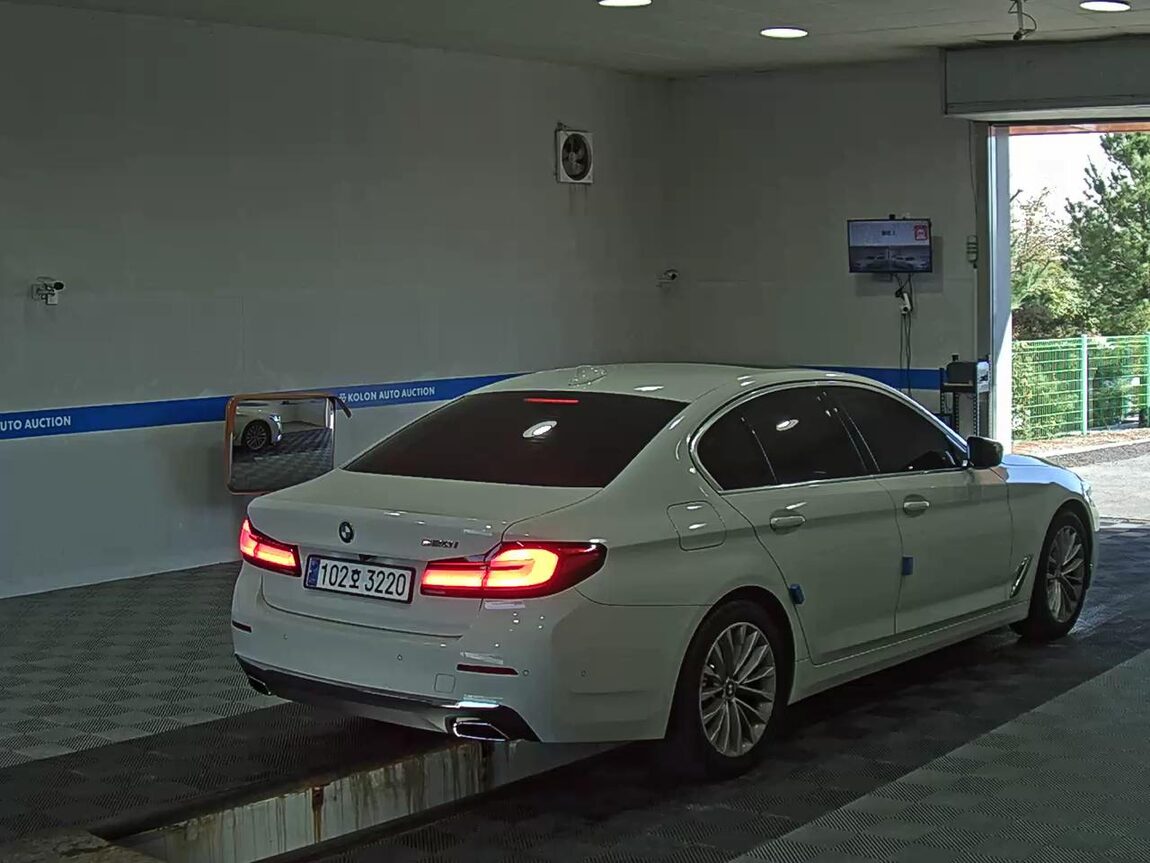 BMW 5 SERIES (7TH GEN) 520i LUXURY 2021 - zdjęcie 5