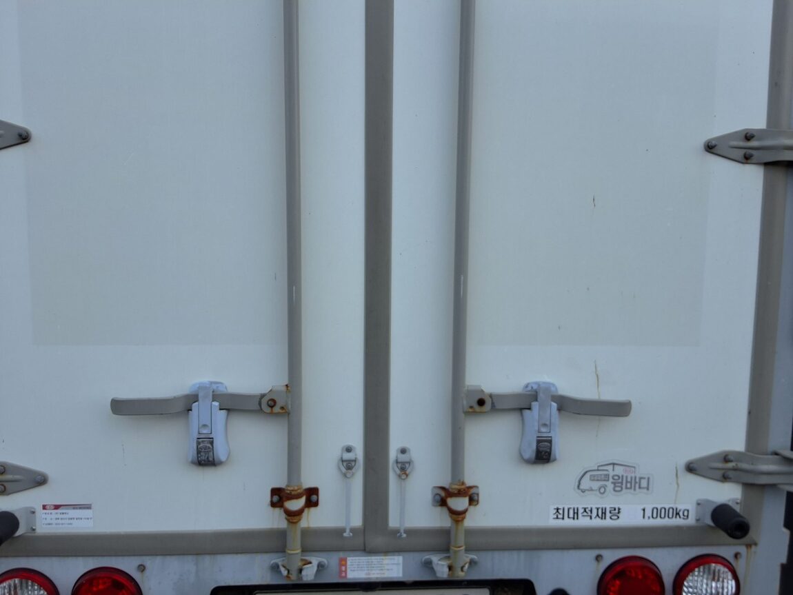 KIA THE NEW BONGO III CARGO WING BODY MANUAL 2022 - zdjęcie 12