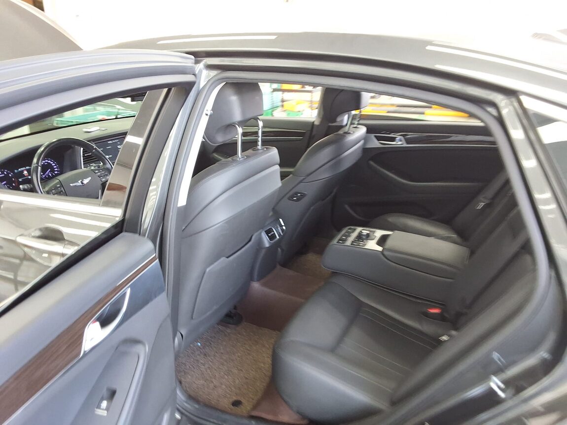 GENESIS G80 3.3 GDi AWD LUXURY 2019 - zdjęcie 12