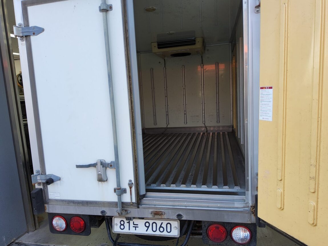 KIA BONGO III CARGO REFRIGERATED BOX TRUCK 2016 - zdjęcie 13