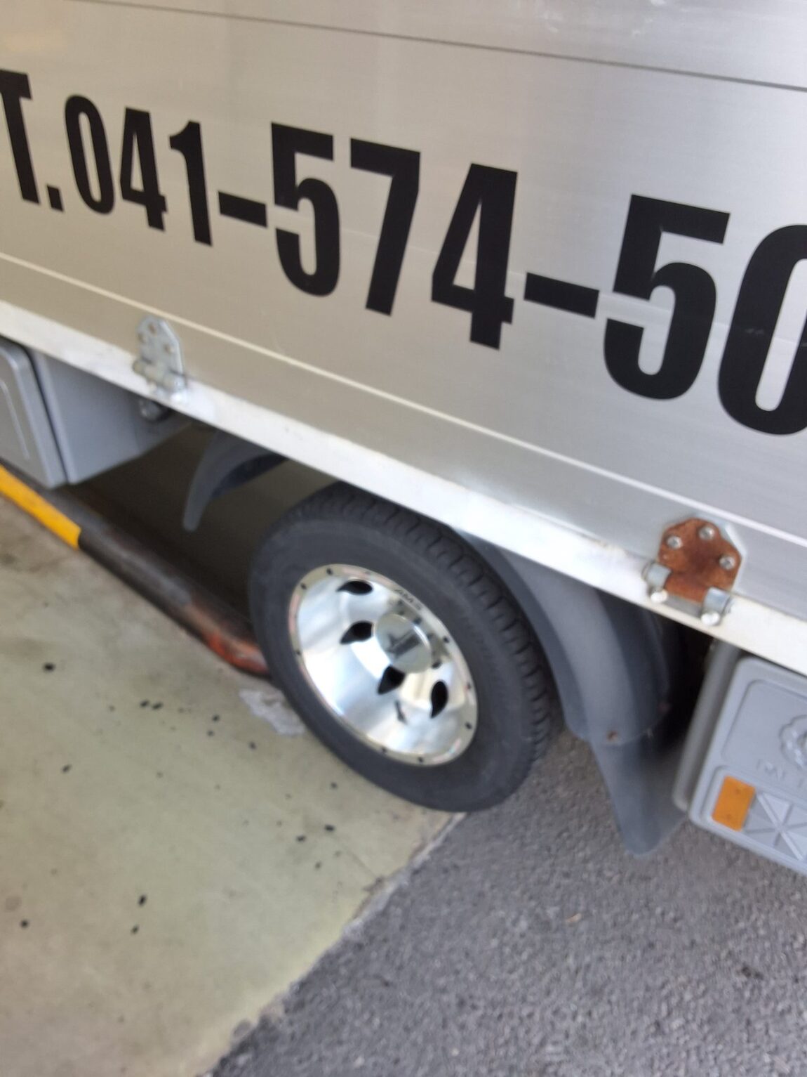 KOREA TRIAXLE CARGO 1 TON LONG BODY 2018 - zdjęcie 20