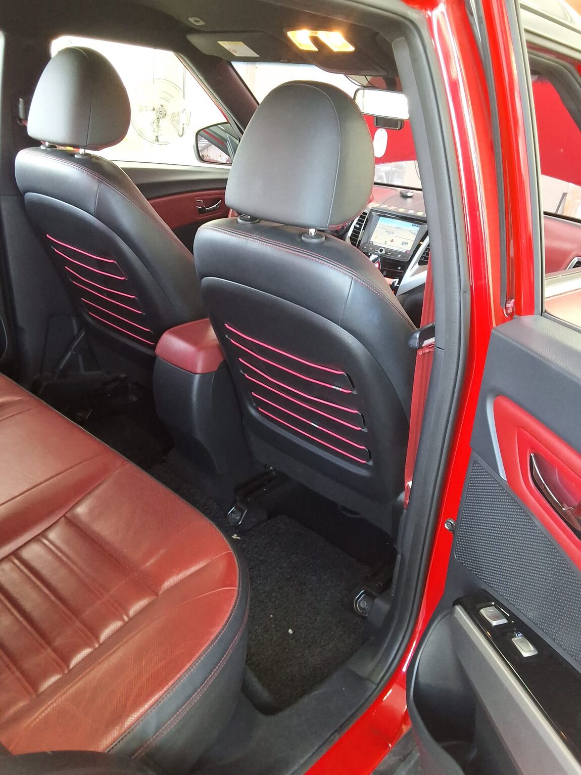 KG MOBILITY (SSANGYONG) TIVOLI DIESEL 2WD LX 2016 - zdjęcie 13