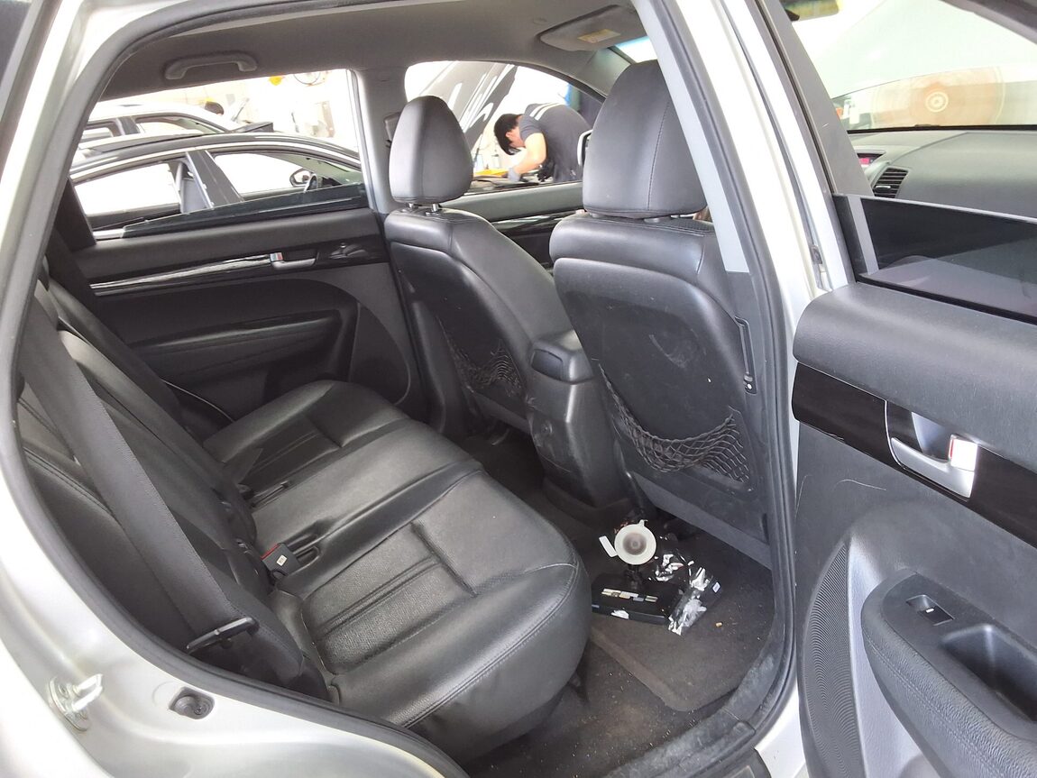 KIA SORENTO R DIESEL 2.2 2WD TLX PREMIUM MODEL 2010 - zdjęcie 13