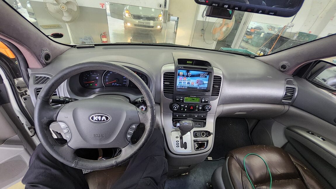 KIA CARNIVAL R 11-SEATER DIESEL GLX PREMIUM 2012 - zdjęcie 11