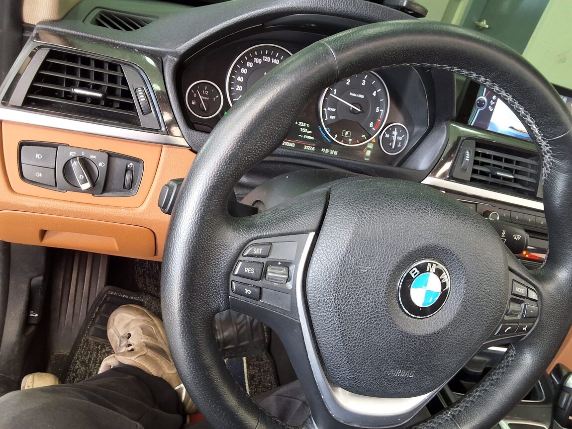 BMW 3 SERIES (6TH GEN) 320d LUXURY 2012 - zdjęcie 23