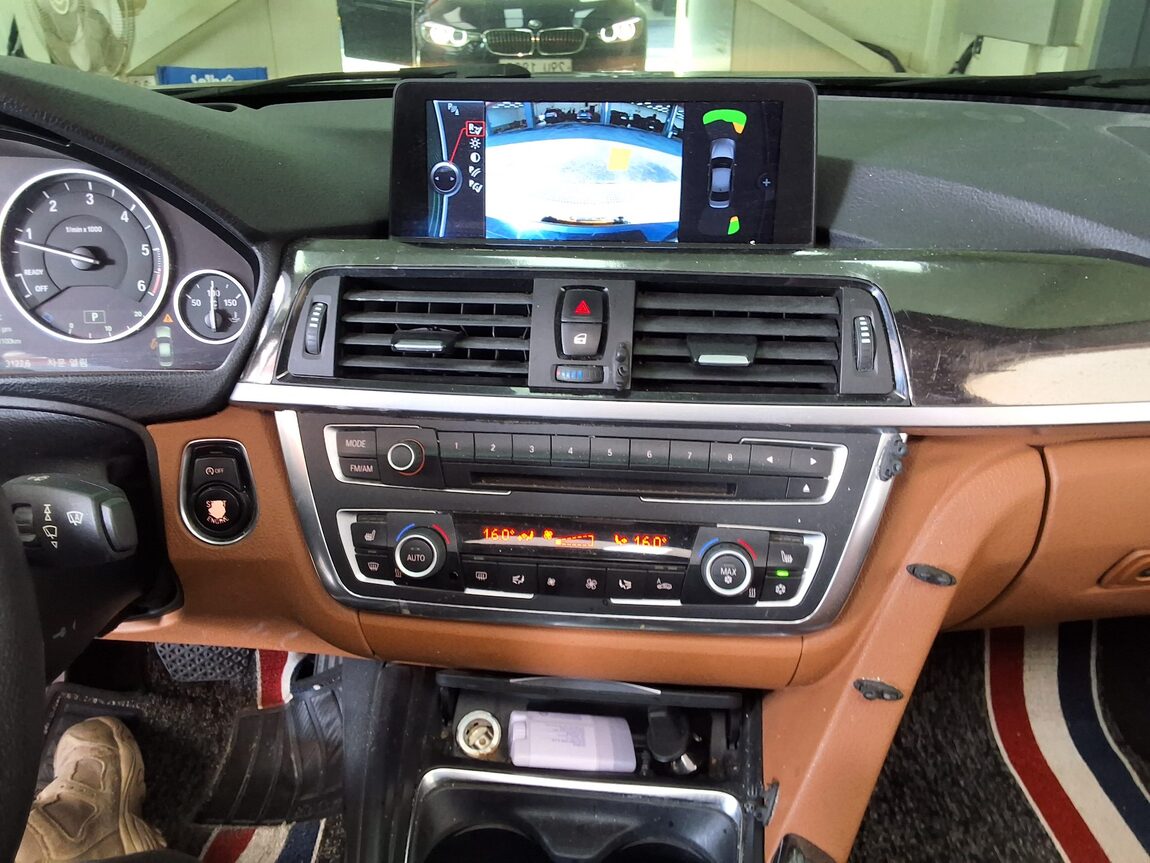 BMW 3 SERIES (6TH GEN) 320d LUXURY 2012 - zdjęcie 24