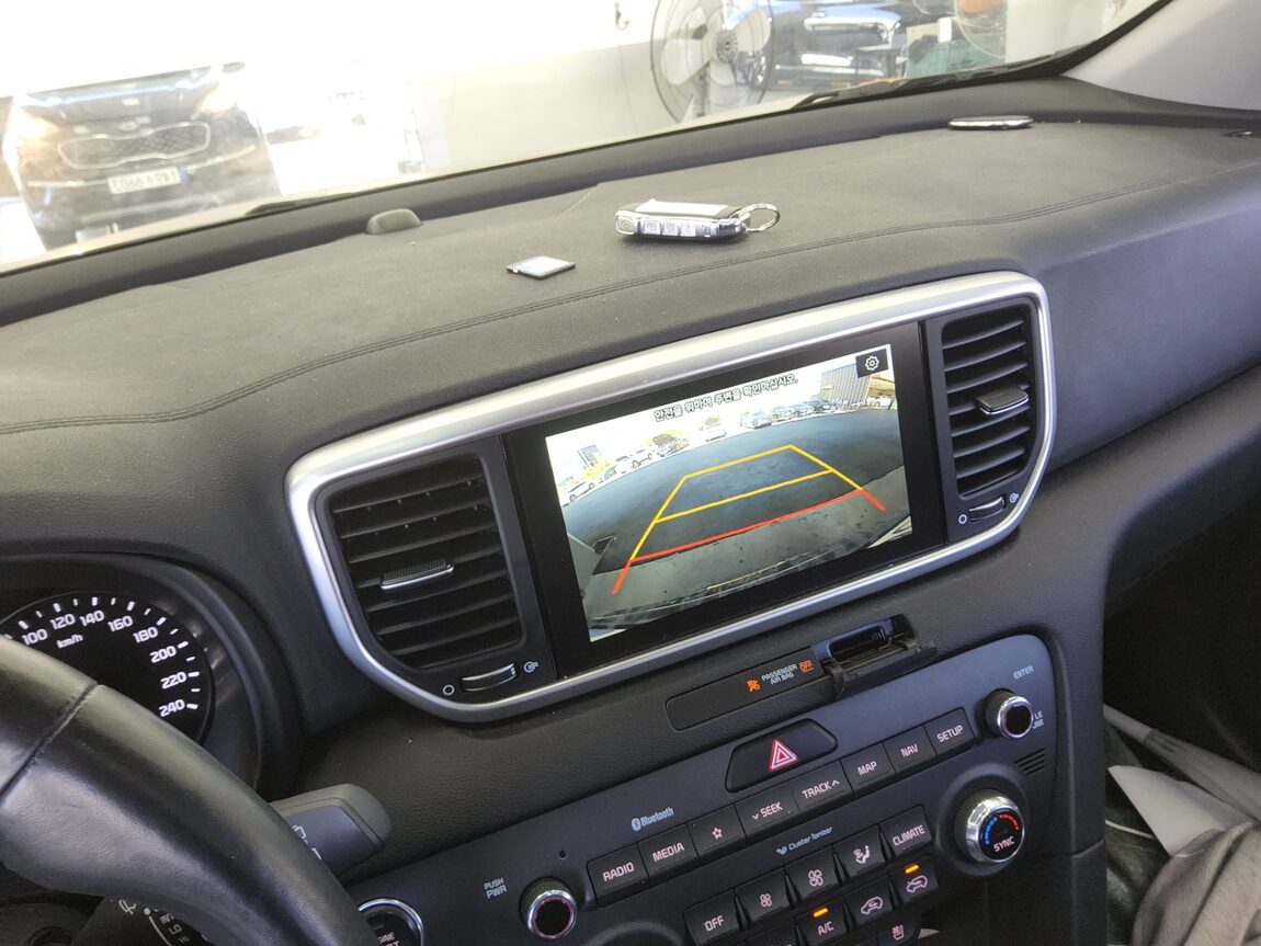 KIA SPORTAGE THE BOLD 2.0 GASOLINE PRESTIGE 2022 - zdjęcie 17