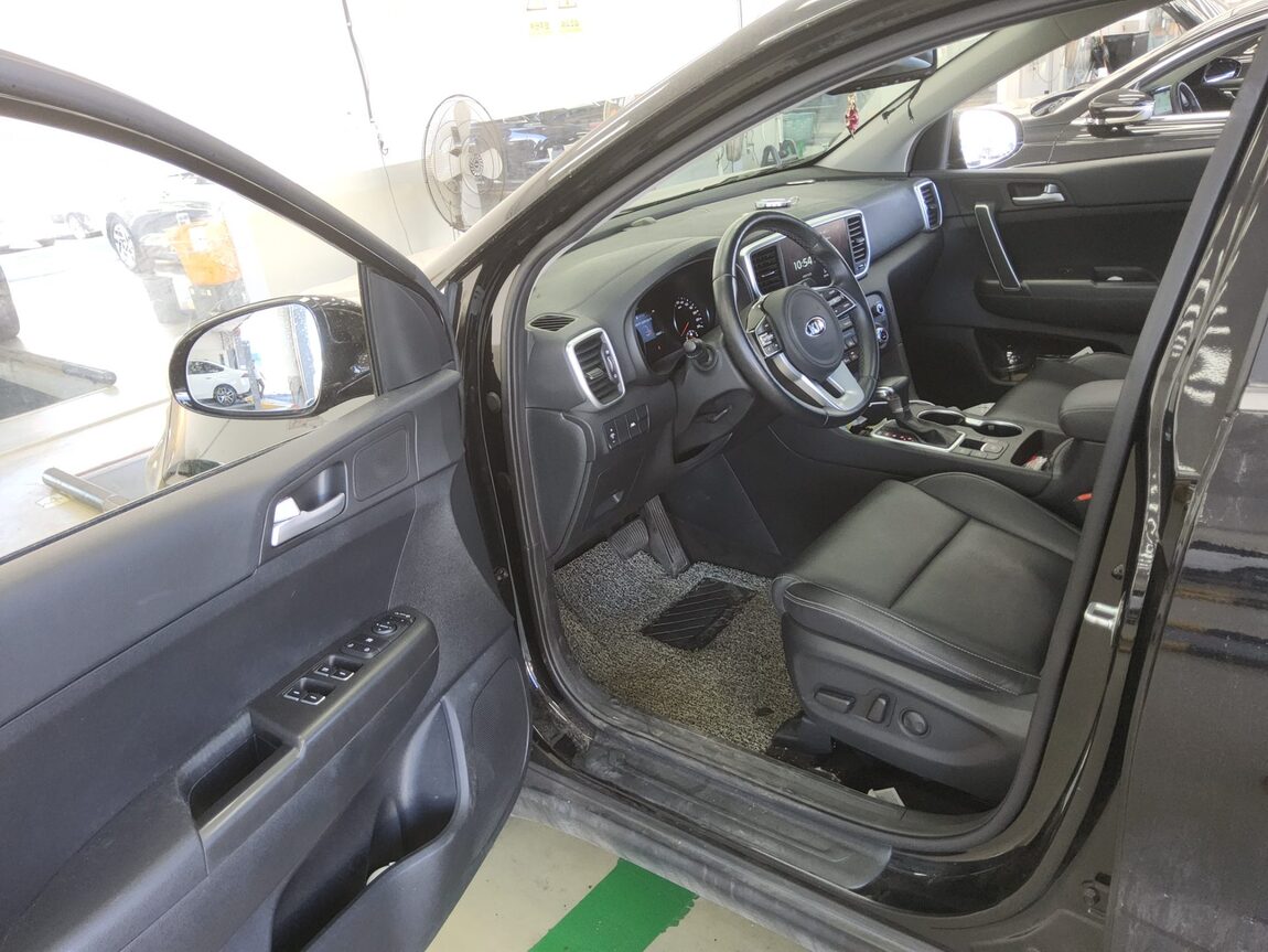 KIA SPORTAGE THE BOLD 2.0 GASOLINE PRESTIGE 2022 - zdjęcie 10