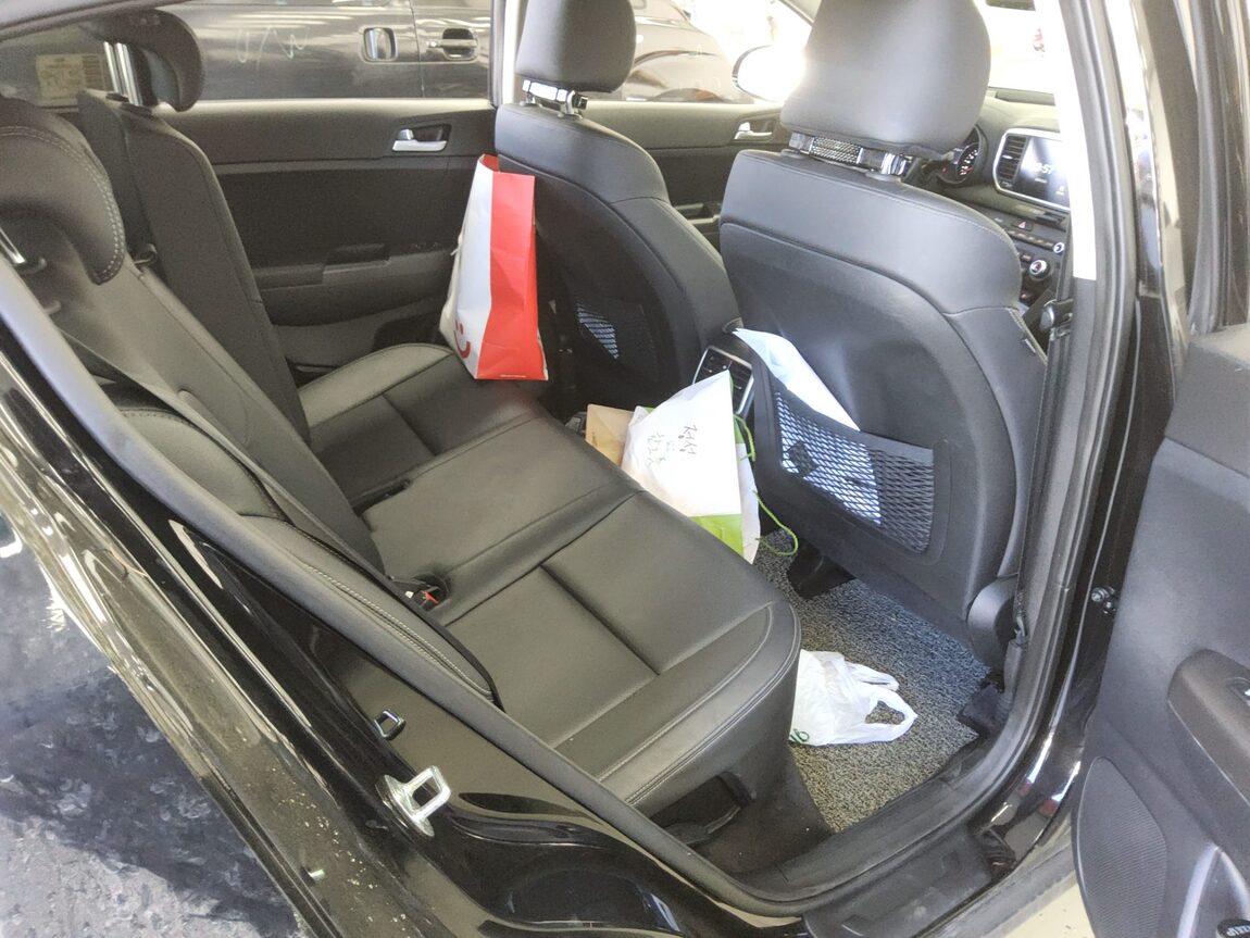 KIA SPORTAGE THE BOLD 2.0 GASOLINE PRESTIGE 2022 - zdjęcie 13