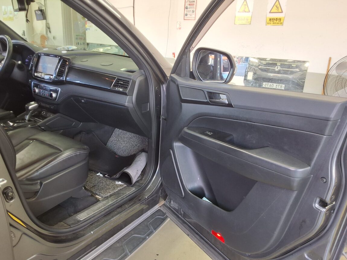 KG MOBILITY (SSANGYONG) REXTON SPORTS 2.2 4WD PRESTIGE SPECIAL 2020 - zdjęcie 14
