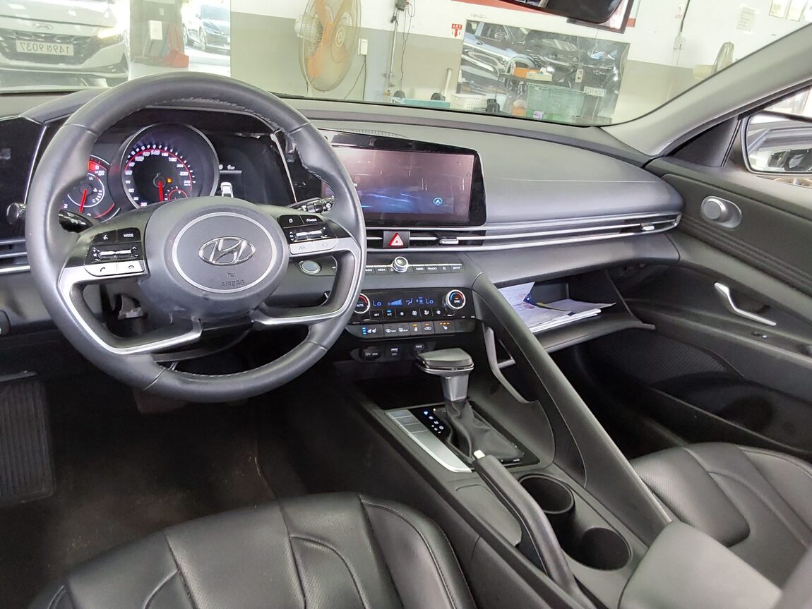 HYUNDAI AVANTE (CN7) 1.6 GASOLINE MODERN 2021 - zdjęcie 11