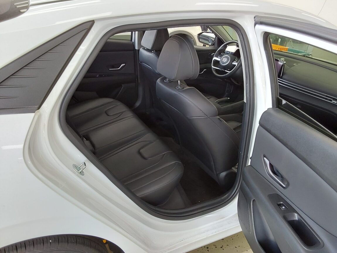 HYUNDAI AVANTE (CN7) 1.6 GASOLINE MODERN 2021 - zdjęcie 13