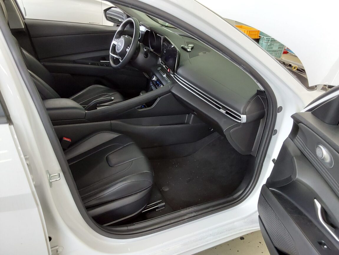 HYUNDAI AVANTE (CN7) 1.6 GASOLINE MODERN 2021 - zdjęcie 14