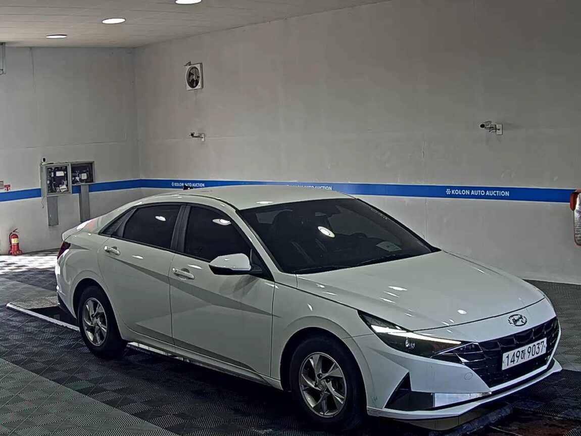 HYUNDAI AVANTE (CN7) 1.6 GASOLINE MODERN 2021 - zdjęcie 3
