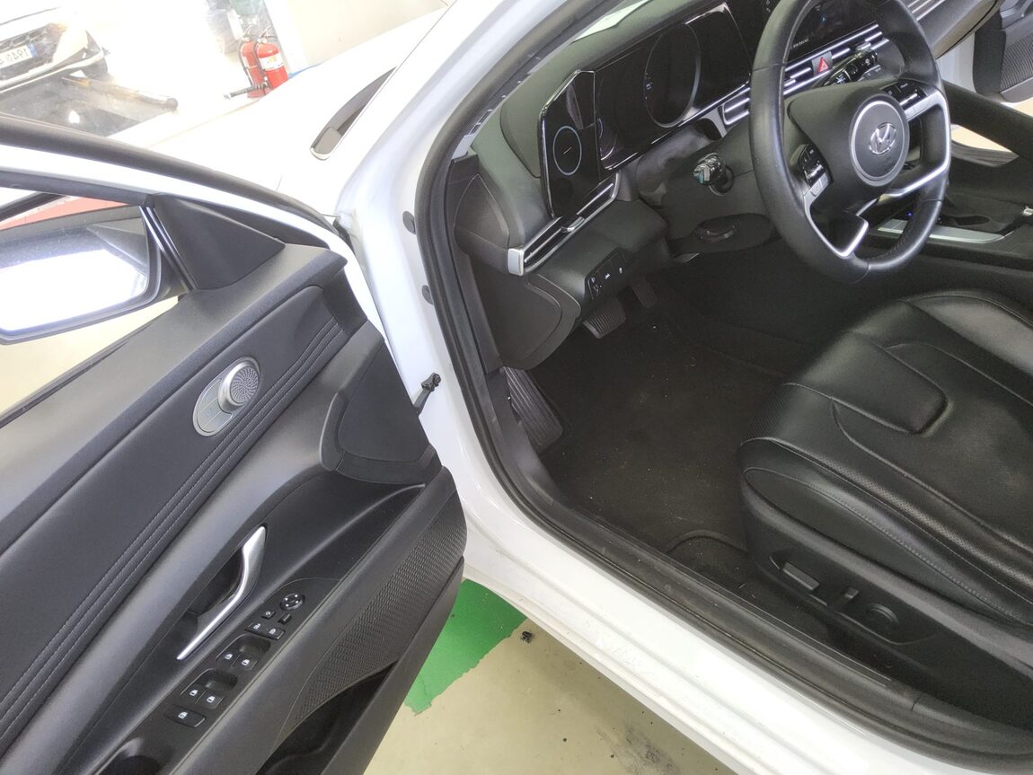 HYUNDAI AVANTE (CN7) 1.6 GASOLINE MODERN 2023 - zdjęcie 10