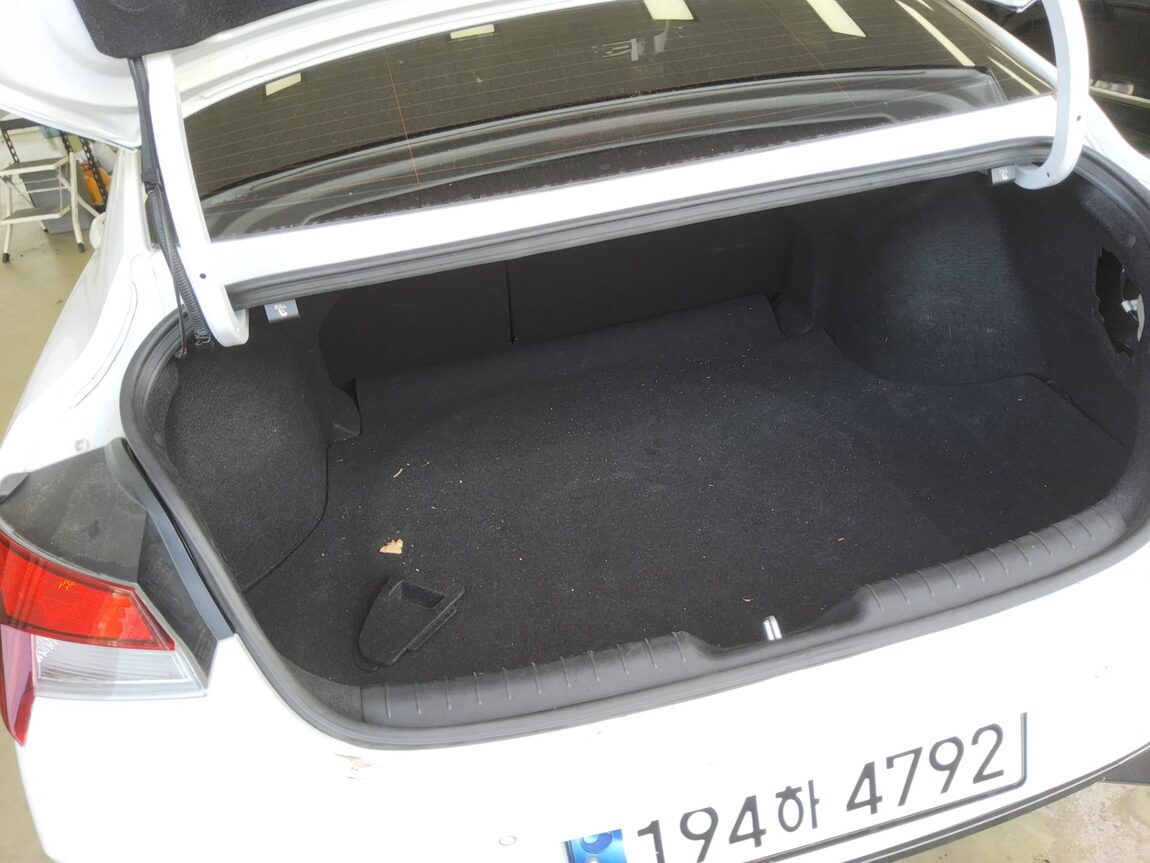 HYUNDAI AVANTE (CN7) 1.6 GASOLINE MODERN 2023 - zdjęcie 15